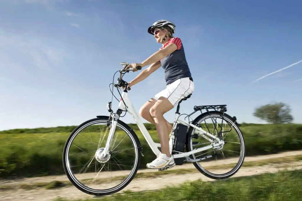 jazda na rowerze elektrycznym damskim