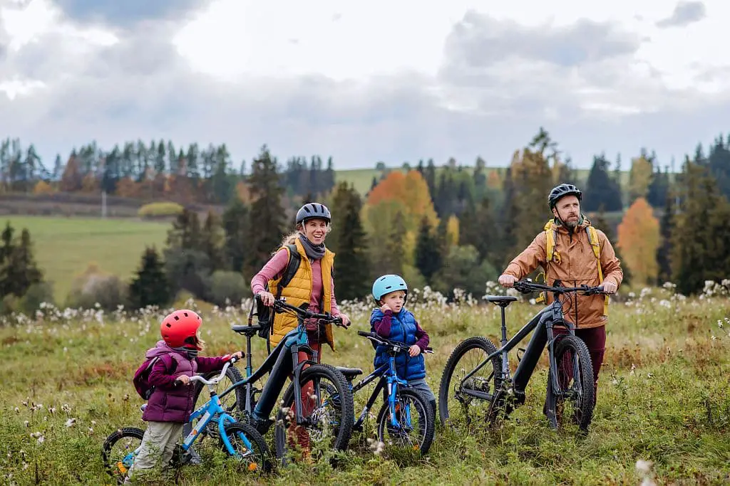 Jak przygotować się na jesienny rodzinny wypad rowerowy?