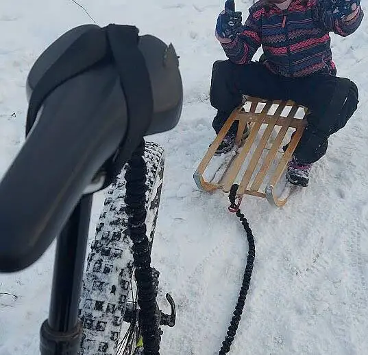 Rowerowy kulig czyli zabawa na śniegu dla całej rodziny